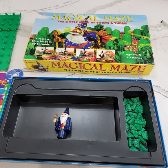 Magical maze the simple game of twists and turns ages 6 and up 2-4 players - Picture 4 of 11